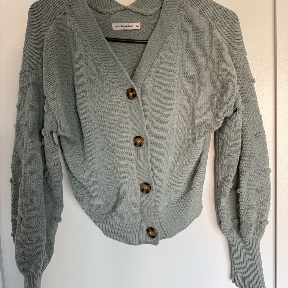 Moon & Madison Light Gray Button-Up Cardigan